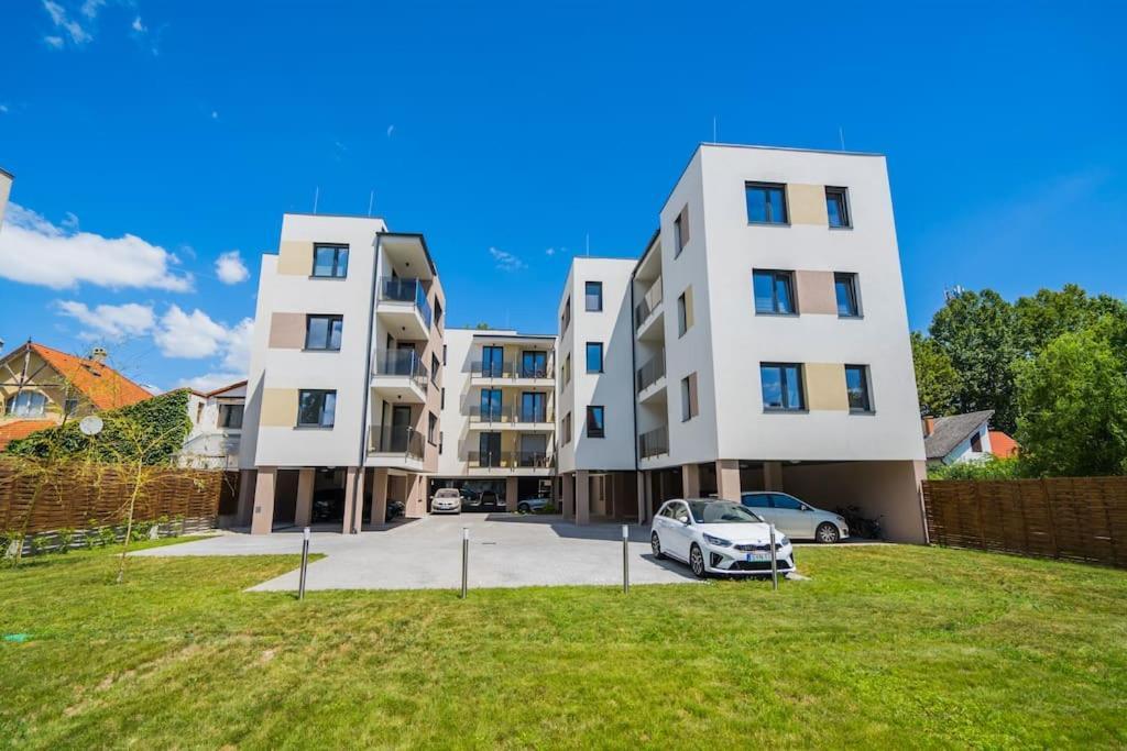 Jungle Apartment Siófok Exterior foto